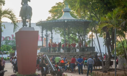 CULIACANENSES DISFRUTAN UNA TARDE DE RITMO EN EL “VIERNES DE BANDA”