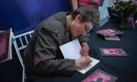 PRESENTAN EN LA FIL CULIACÁN 2025 LAS OBRAS “LA LOCA PELONA EN SU DOLOROSO (OLOROSO) MUNDO COLOR DE ROSA” Y “LOS VERDUGOS INVISIBLES”