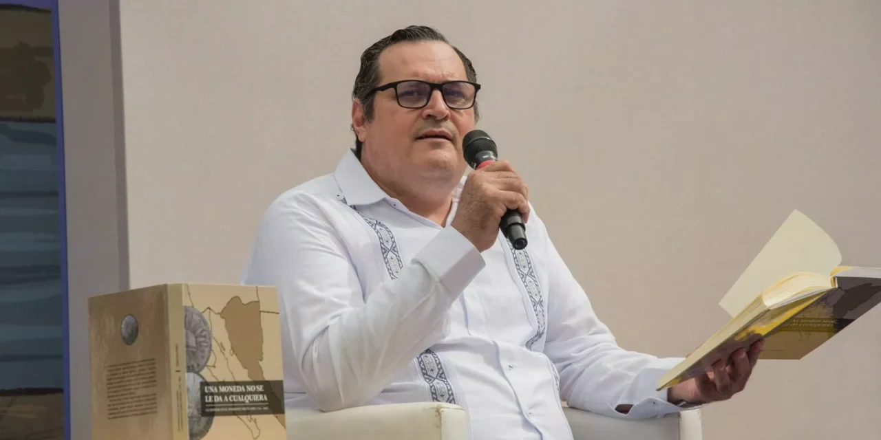 RAFAEL AYALA PRESENTA SU LIBRO SOBRE LA HISTORIA MONETARIA DEL NOROESTE EN LA FIL CULIACÁN 2025