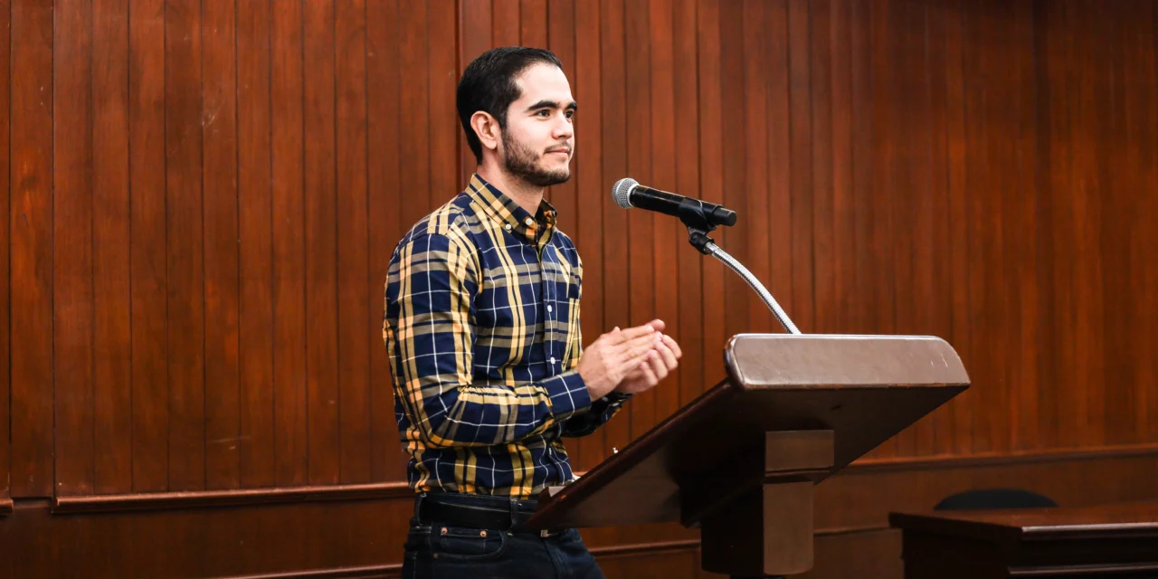 JÓVENES SINALOENSES DESMUESTRAN SU TALENTO EN LAS FINALES DEL CIRCUITO DE DEBATE JUVENIL