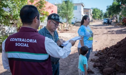 VECINOS Y CONTRALORÍA SOCIAL SUPERVISAN AVANCE DE PAVIMENTACIÓN EN LA CALLE TECOMATLÁN