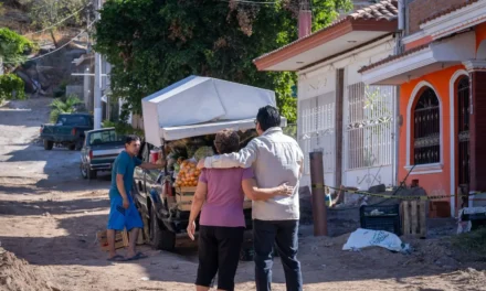 ALCALDE SUPERVISA OBRAS DE PAVIMENTACIÓN Y DIALOGA CON VECINOS DE VISTA HERMOSA
