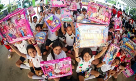 LA CARAVANA NAVIDEÑA DEL DIF SINALOA LLEVA SONRISAS Y APOYOS INVERNALES A MAZATLÁN Y CONCORDIA