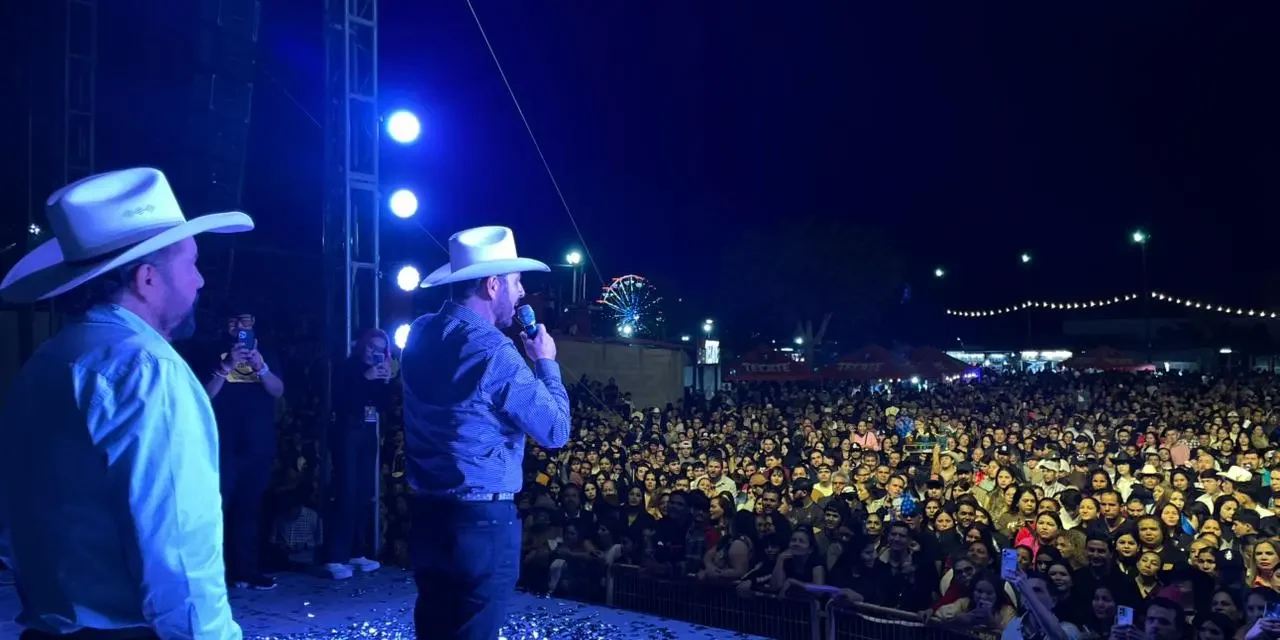 CLAUSURAN CON ÉXITO EL TEATRO DEL PUEBLO DE LA EXPO GANADERA SINALOA 2025