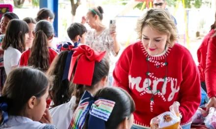 PRIMER DÍA DE CARAVANA NAVIDEÑA DE DIF SINALOA DRA. ENEYDA ROCHA RUIZ