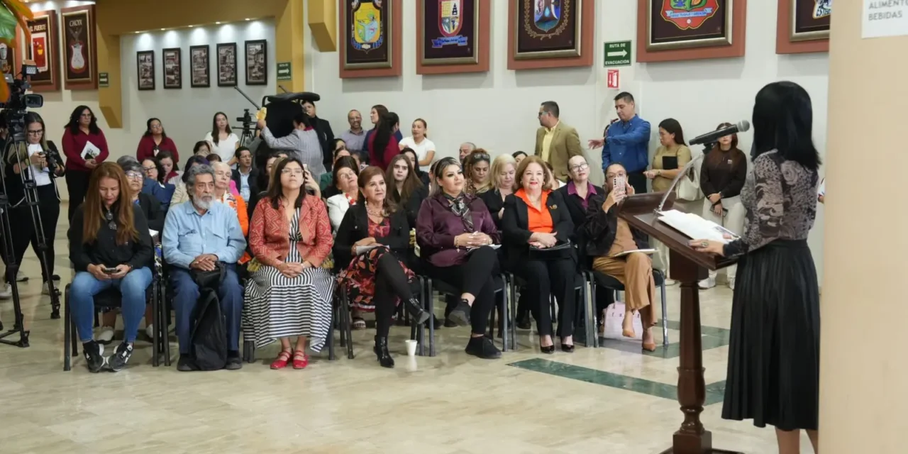 INAUGURAN EXPOSICIÓN DE ARTE EN PINTURA «MUJER, DIOSA DE FUEGO Y ALAS DE MARIPOSA», DE MARSOL QUIÑÓNEZ, EN EL CONGRESO DE SINALOA