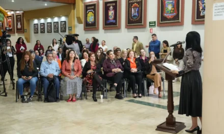 INAUGURAN EXPOSICIÓN DE ARTE EN PINTURA «MUJER, DIOSA DE FUEGO Y ALAS DE MARIPOSA», DE MARSOL QUIÑÓNEZ, EN EL CONGRESO DE SINALOA