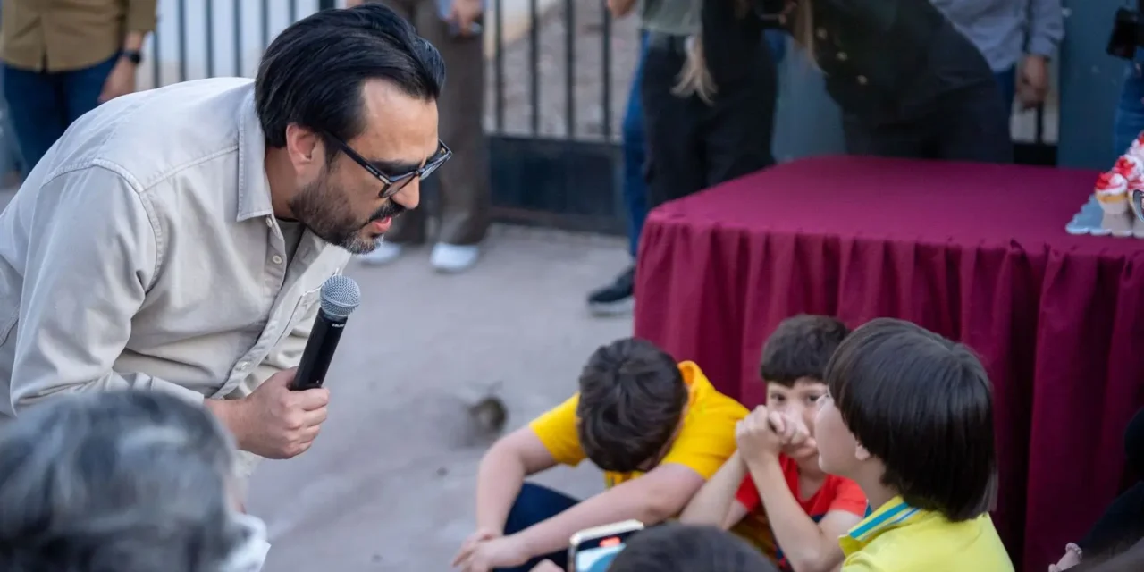 JUAN DE DIOS GÁMEZ ENTREGA TRES CALLES PAVIMENTADAS EN LA COLONIA AMISTAD, AL ORIENTE DE CULIACÁN