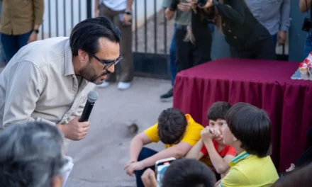 JUAN DE DIOS GÁMEZ ENTREGA TRES CALLES PAVIMENTADAS EN LA COLONIA AMISTAD, AL ORIENTE DE CULIACÁN