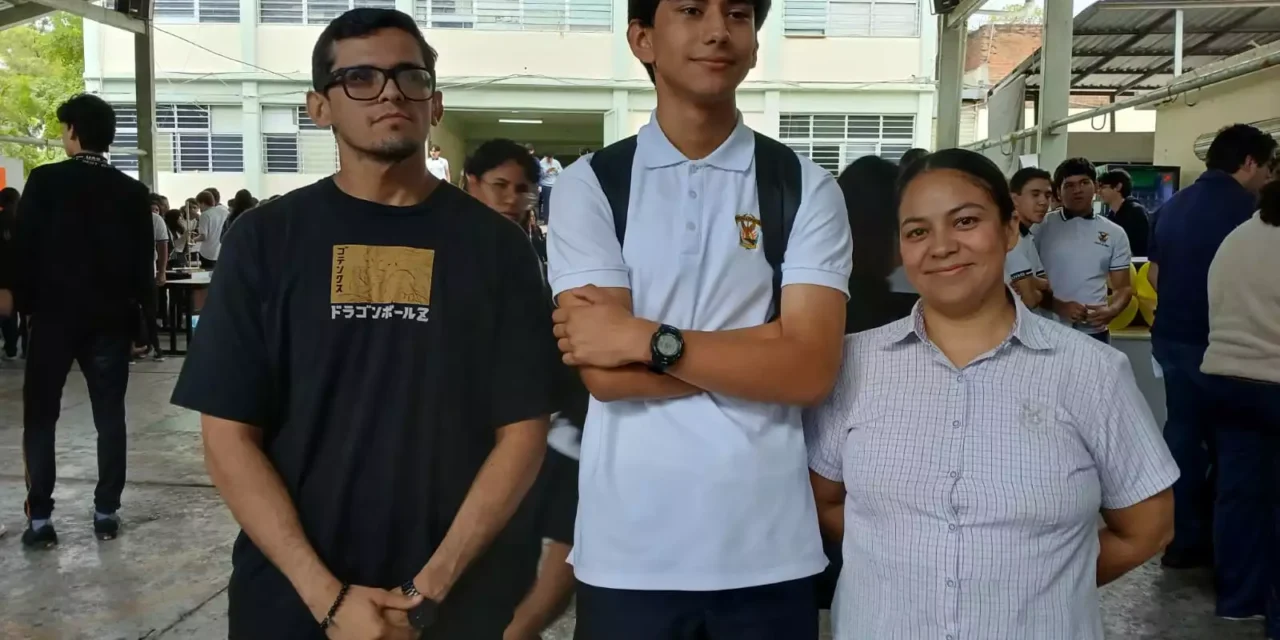 GANA JESÚS ANTONIO OCHOA MEDALLA DE PLATA EN LA XXXVI OLIMPIADA NACIONAL DE FÍSICA