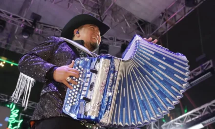 CARDENALES DE NUEVO LEÓN HACEN HISTORIA EN EL ZÓCALO DE LA CIUDAD DE MÉXICO