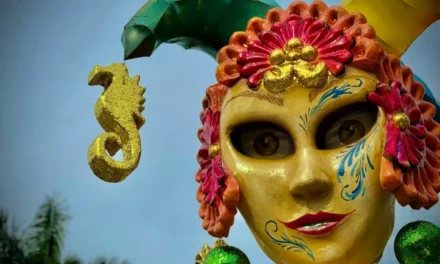 GRAN ACUARIO MAZATLÁN SE PREPARA PARA LA MÁXIMA FIESTA DEL PUERTO CON LA COLOCACIÓN DEL MONIGOTE “ARLEQUÍN DEL MAR”