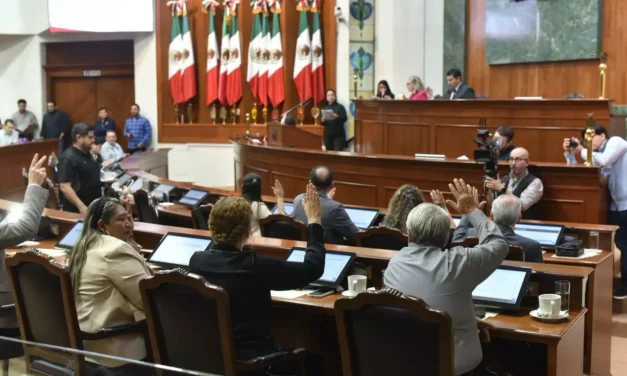 DAN LECTURA A CINCO INICIATIVAS EN CONGRESO; ROCHA MOYA PROPONE LICENCIA PERMANENTE DE CONDUCIR