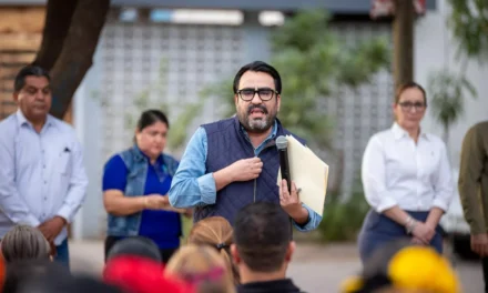 DIÁLOGO Y COMPROMISOS PARA EL BIENESTAR: JUAN DE DIOS GÁMEZ ACUERDA TECHUMBRE EN PRADOS DEL SOL