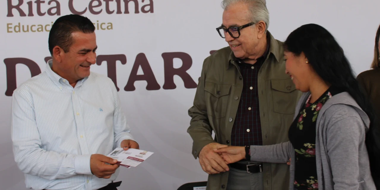 NAVOLATO RECONOCE AL GOBERNADOR RUBÉN ROCHA MOYA POR LA ENTREGA DE BECAS RITA CETINA