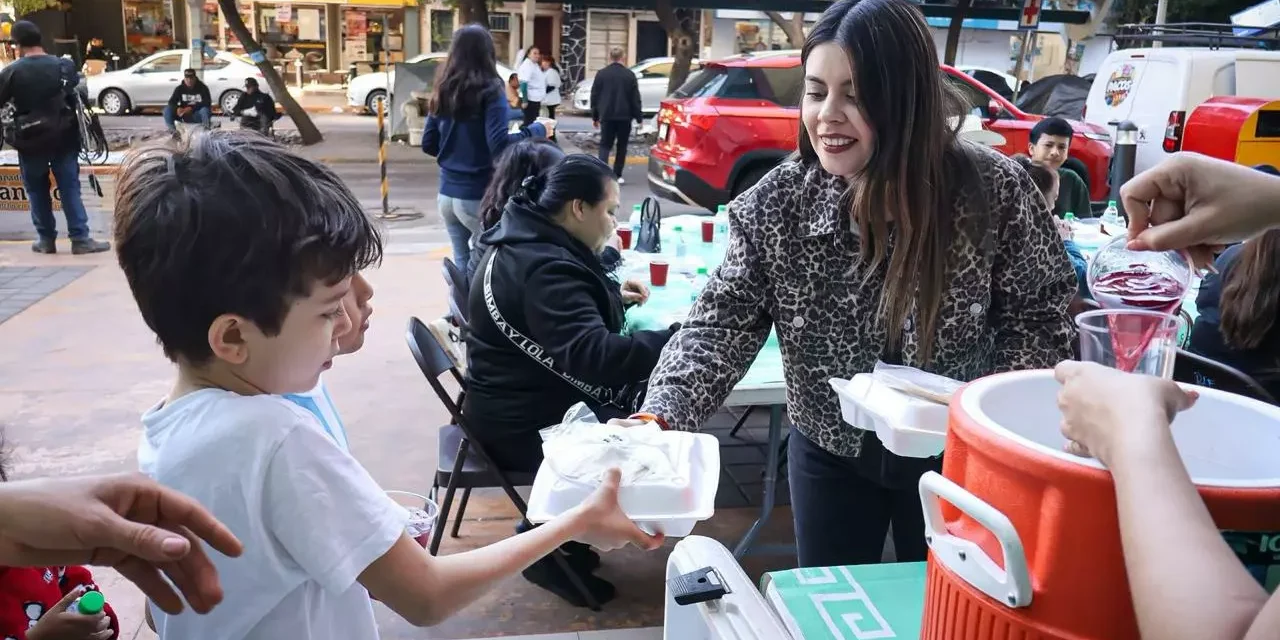 FAMILIAS EN EL HOSPITAL PEDIÁTRICO RECIBEN EL PRIMER ALAJIBUA DEL AÑO POR PARTE DEL DIF BIENESTAR CULIACÁN