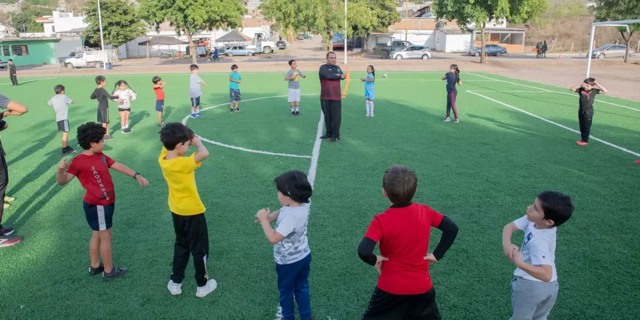 SE FORTALECE LA ESCUELITA MUNICIPAL DE FÚTBOL EN LA CANCHA DEL BULEVAR AGRICULTORES