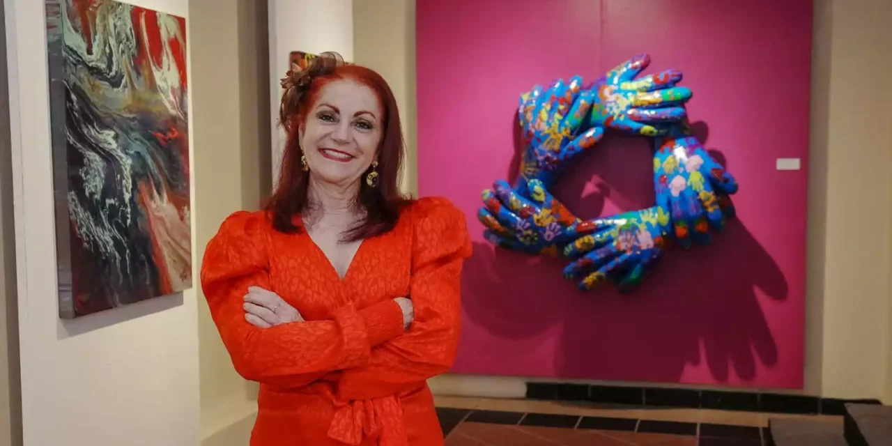 GLORIA LÓPEZ GAVITO CORTA EL LISTÓN DE LA EXPOSICIÓN “VÍNCULOS ONÍRICOS, UN LAZO INVISIBLE”