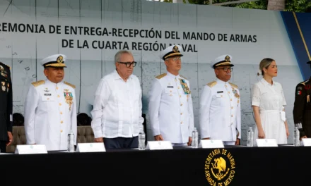 GOBERNADOR ROCHA MOYA ASISTIÓ AL CAMBIO DE COMANDANTE DE LA CUARTA REGIÓN NAVAL