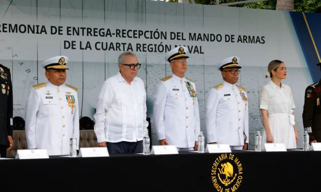 GOBERNADOR ROCHA MOYA ASISTIÓ AL CAMBIO DE COMANDANTE DE LA CUARTA REGIÓN NAVAL