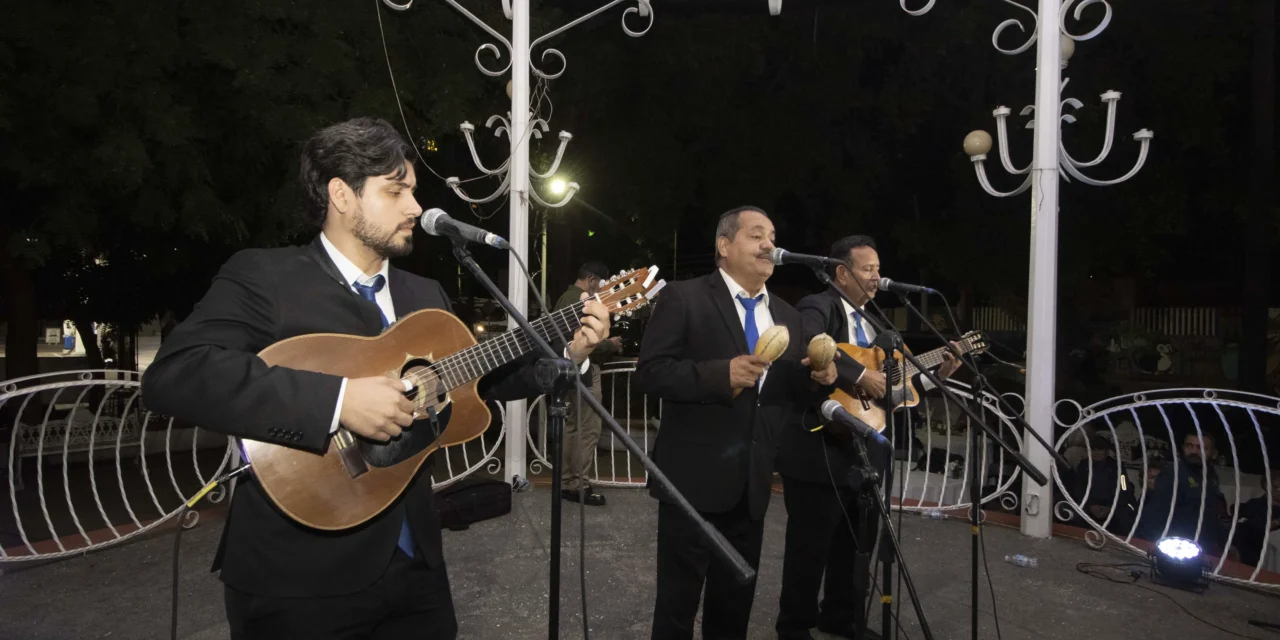 HOMENAJE AL LOBITO EN TARDES DE BOLERO