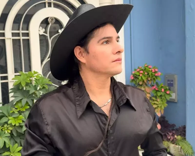 JOHNNY BÓRQUEZ: AUTENTICIDAD Y EVOLUCIÓN