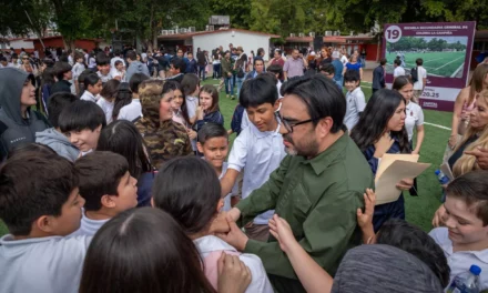 JUAN DE DIOS GÁMEZ ENTREGA CANCHA DE FÚTBOL DE PASTO SINTÉTICO EN LA SECUNDARIA GENERAL NO. 4
