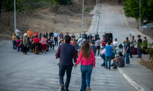 JUAN DE DIOS GÁMEZ ENTREGA PRIMERAS CALLES PAVIMENTADAS EN LA ‘FRANCISCO ALARCÓN’; SON ACCESOS CLAVE A LA COLONIA