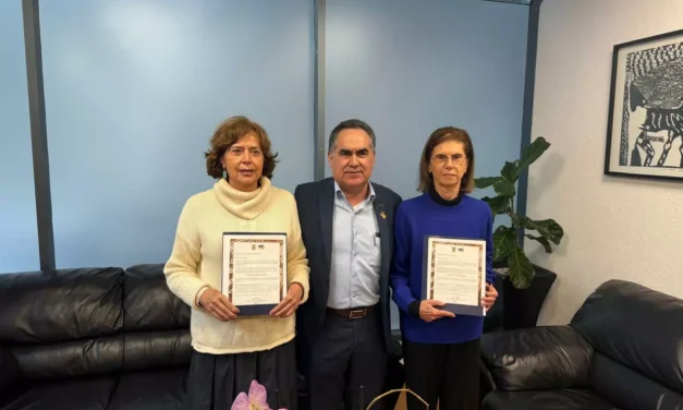 POR SUS DESTACADAS APORTACIONES A LA CIENCIA