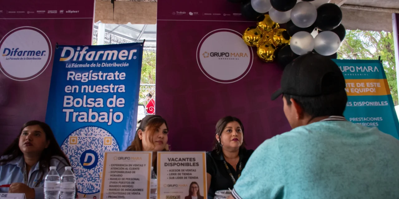 REALIZAN CON ÉXITO LA FERIA DEL EMPLEO EN LA PLAZUELA ÁLVARO OBREGÓN