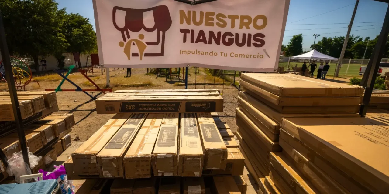 VAMOS A SEGUIR APOYANDO A LOS TIANGUISTAS; AFIRMA GOBERNADOR ROCHA, AL ENCABEZAR ENTREGA DE APOYOS