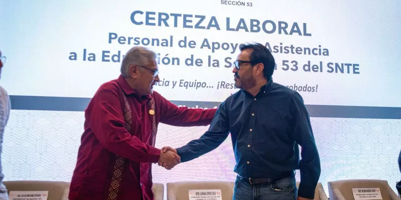 JUAN DE DIOS GÁMEZ ACOMPAÑA AL GOBERNADOR ROCHA EN ENTREGA DE BASES A TRABAJADORES DEL SNTE SECCIÓN 53