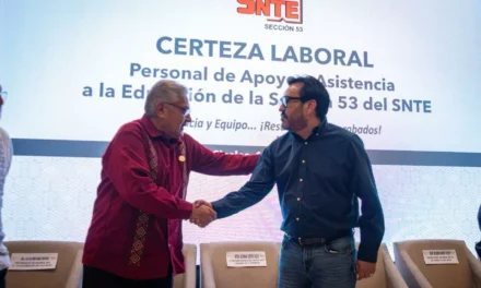 JUAN DE DIOS GÁMEZ ACOMPAÑA AL GOBERNADOR ROCHA EN ENTREGA DE BASES A TRABAJADORES DEL SNTE SECCIÓN 53