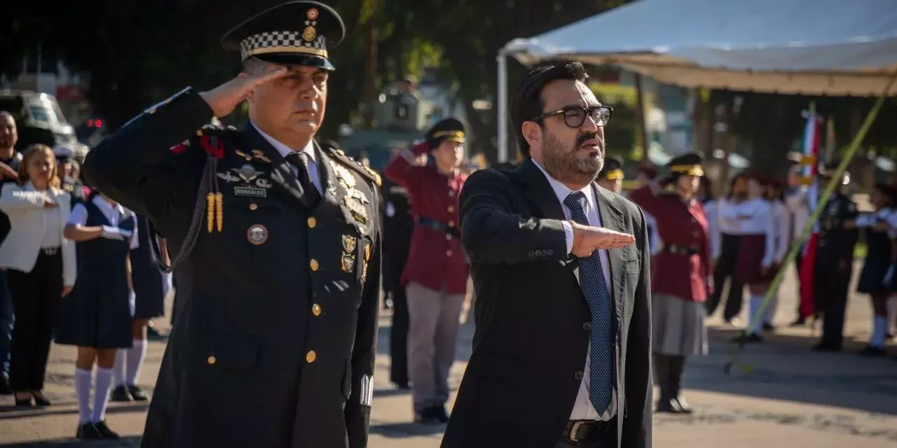 CONMEMORAN EL DÍA DE LA BANDERA EN LA PLAZA CÍVICA DEL PALACIO DE GOBIERNO DE SINALOA