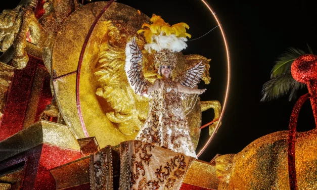 MAZATLÁN SE DESGAÑITA DE ALEGRÍA DURANTE SU PRIMER DESFILE DE CARNAVAL 2026: UN ÉXITO TOTAL EN EL MALECÓN