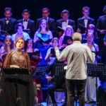 GORDON CAMPBELL REAFIRMA LA DIMENSIÓN ESPIRITUAL DEL CANTO CORAL EN EL TEATRO ÁNGELA PERALTA