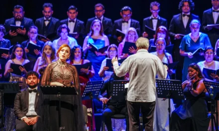 GORDON CAMPBELL REAFIRMA LA DIMENSIÓN ESPIRITUAL DEL CANTO CORAL EN EL TEATRO ÁNGELA PERALTA
