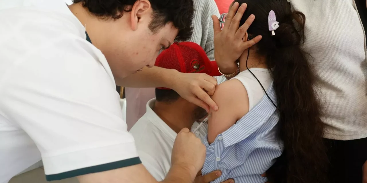 INVITA IMSS SINALOA A ACUDIR A MACROCENTROS Y ACTUALIZAR ESQUEMAS DE VACUNACIÓN