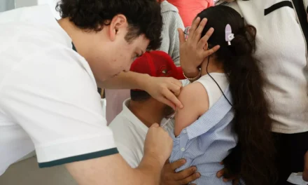 INVITA IMSS SINALOA A ACUDIR A MACROCENTROS Y ACTUALIZAR ESQUEMAS DE VACUNACIÓN