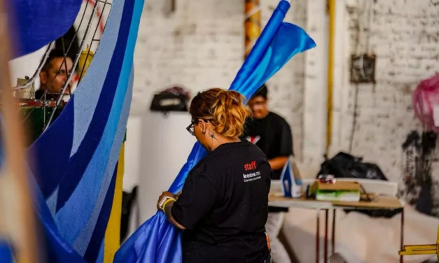 KREATOS, LISTO PARA SORPRENDER CON DOS MARIONETAS GIGANTES Y DOS CARROS ALEGÓRICOS DURANTE LOS DESFILES DEL CARNAVAL