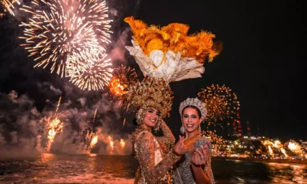 EL CIELO DE MAZATLÁN ESTALLA EN ARTE Y TRADICIÓN: UN COMBATE NAVAL HISTÓRICO EN “ARRIBA LA TAMBORA”