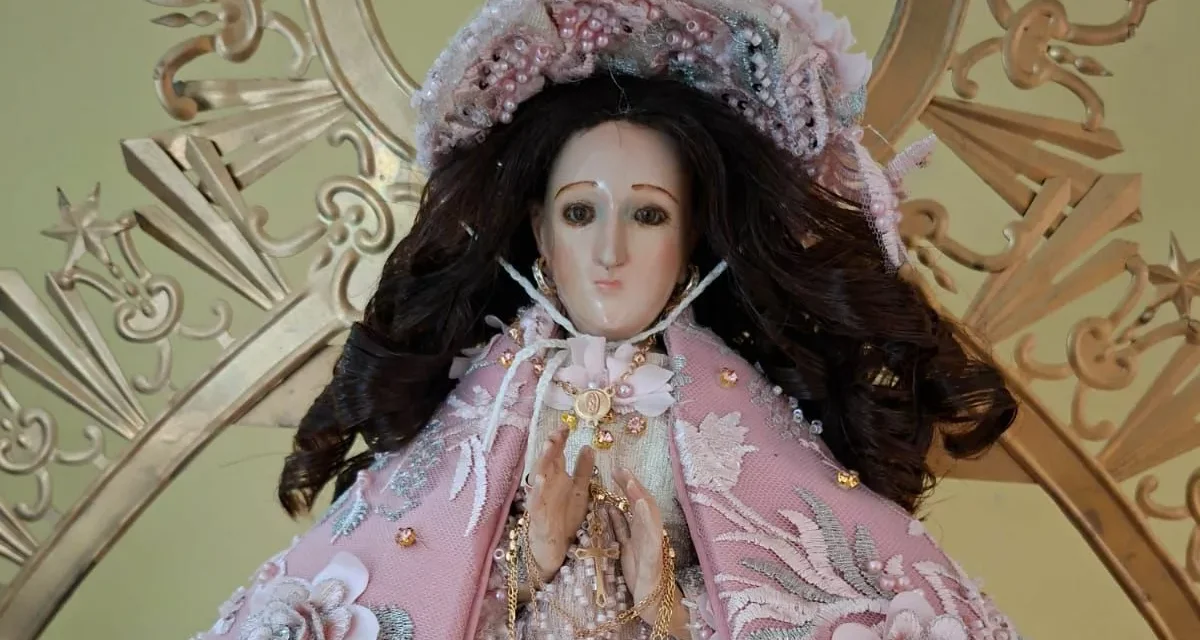 NUESTRA SEÑORA DE QUILÁ YA PORTA SU NUEVO VESTIDO POR EL DÍA DE LA CANDELARIA 2026