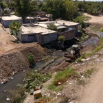 MANTIENEN ACTIVO PROGRAMA DE LIMPIEZA Y DESAZOLVE DE ARROYOS PLUVIALES EN EL MUNICIPIO
