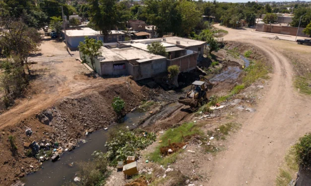 MANTIENEN ACTIVO PROGRAMA DE LIMPIEZA Y DESAZOLVE DE ARROYOS PLUVIALES EN EL MUNICIPIO