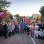 JUAN DE DIOS GÁMEZ DA BANDERAZO A CINCO PAVIMENTACIONES EN LA COLONIA INDEPENDENCIA; “ES LA PRIMERA VEZ QUE HACEN ALGO POR NOSOTROS “