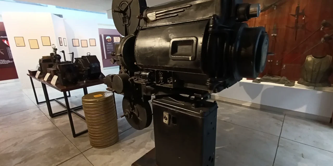 CINE, CIENCIA Y MEMORIA: IMCC IMPULSA CONFERENCIA Y DEVELA PROYECTOR HISTÓRICO EN EL MUSEO DE HISTORIA REGIONAL