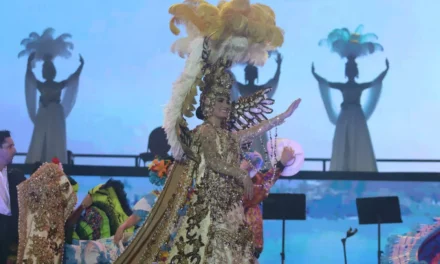 ENEYDA ROCHA Y ESTRELLA PALACIOS CORONAN A ANAHÍ I, REINA DEL CARNAVAL DE MAZATLÁN “ARRIBA LA TAMBORA”