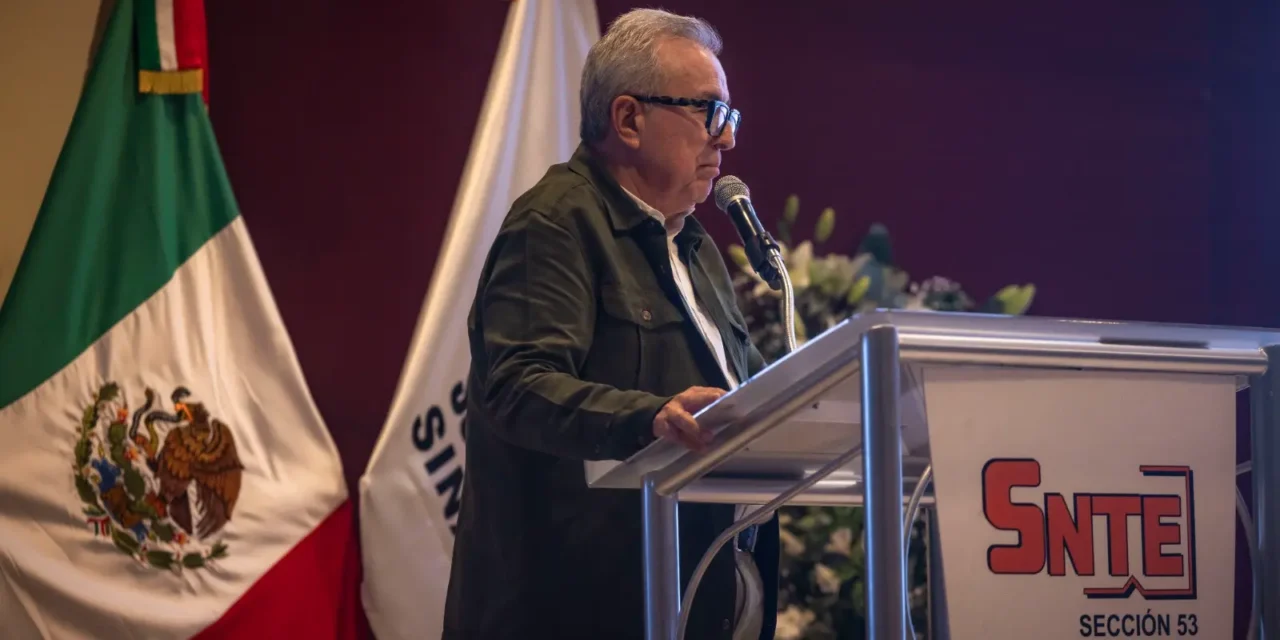 GOBERNADOR ROCHA ENCABEZA ENTREGA DE BASES A TRABAJADORES DEL SNTE 53, QUE BRINDAN CERTEZA LABORAL