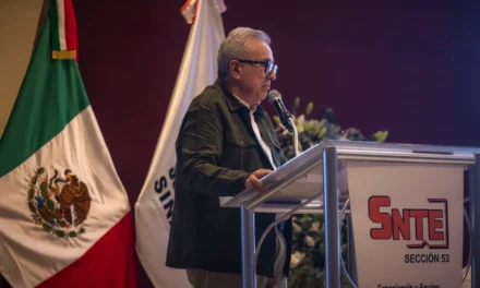 GOBERNADOR ROCHA ENCABEZA ENTREGA DE BASES A TRABAJADORES DEL SNTE 53, QUE BRINDAN CERTEZA LABORAL