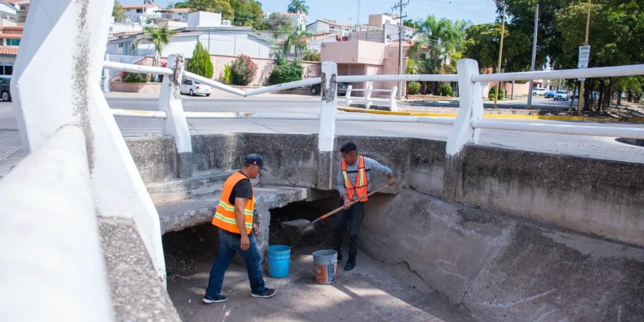 FORTALECEN ACCIONES DE LIMPIEZA Y DESAZOLVE EN PLUVIALES DE LA CIUDAD